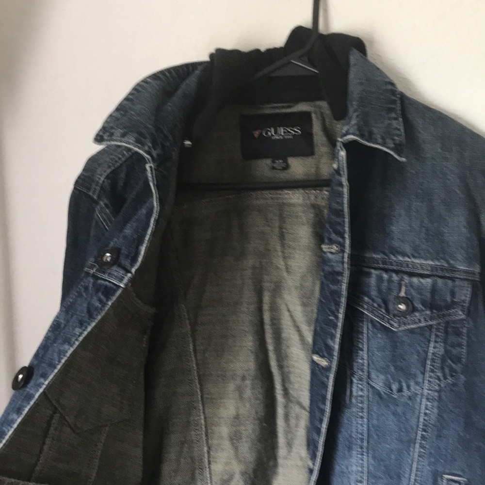 Guess - Picture 3 of 8